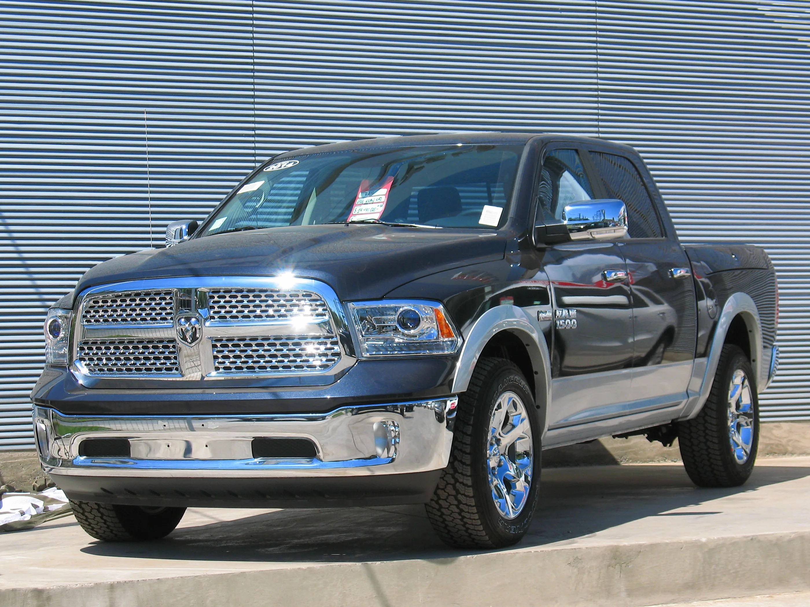 Ram 1500 DJ (po liftingu 2013)