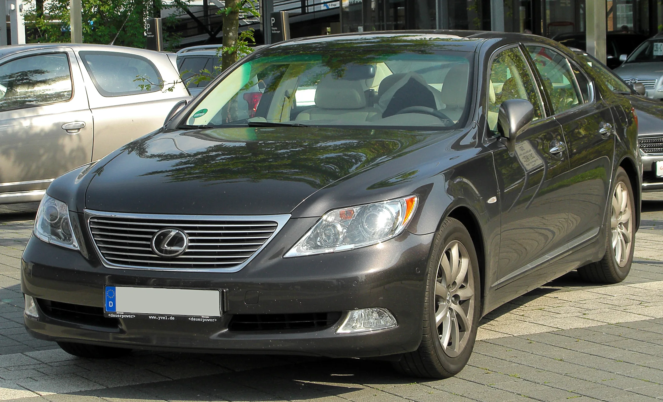 Lexus LS