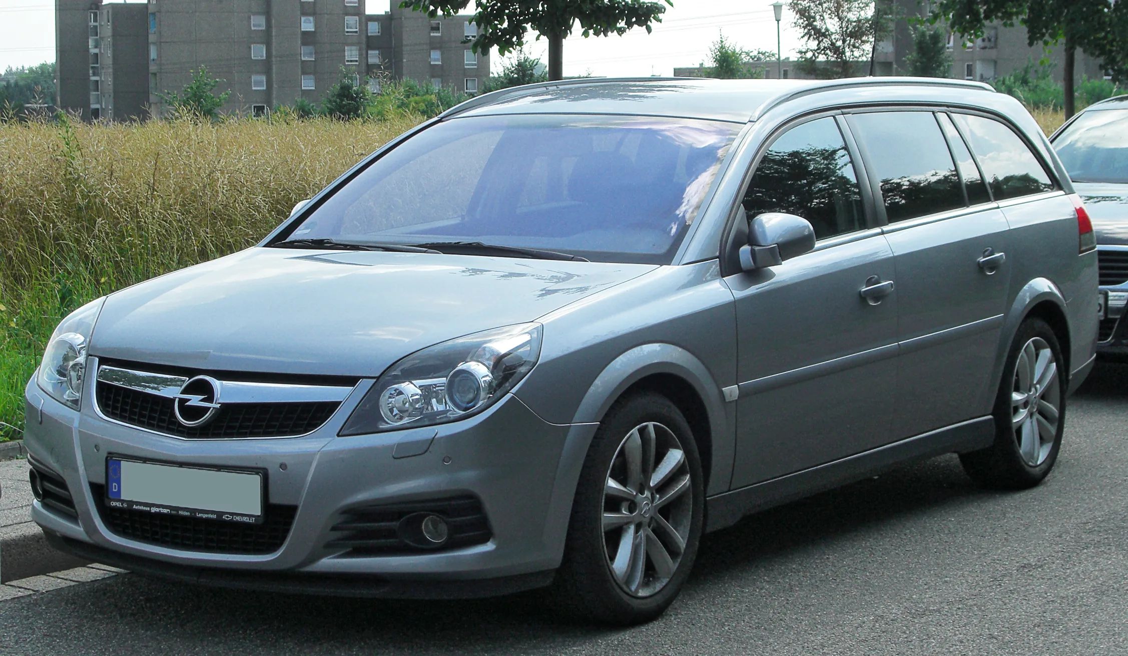 Facelift (FL 2005) — Signum design, nowe silniki