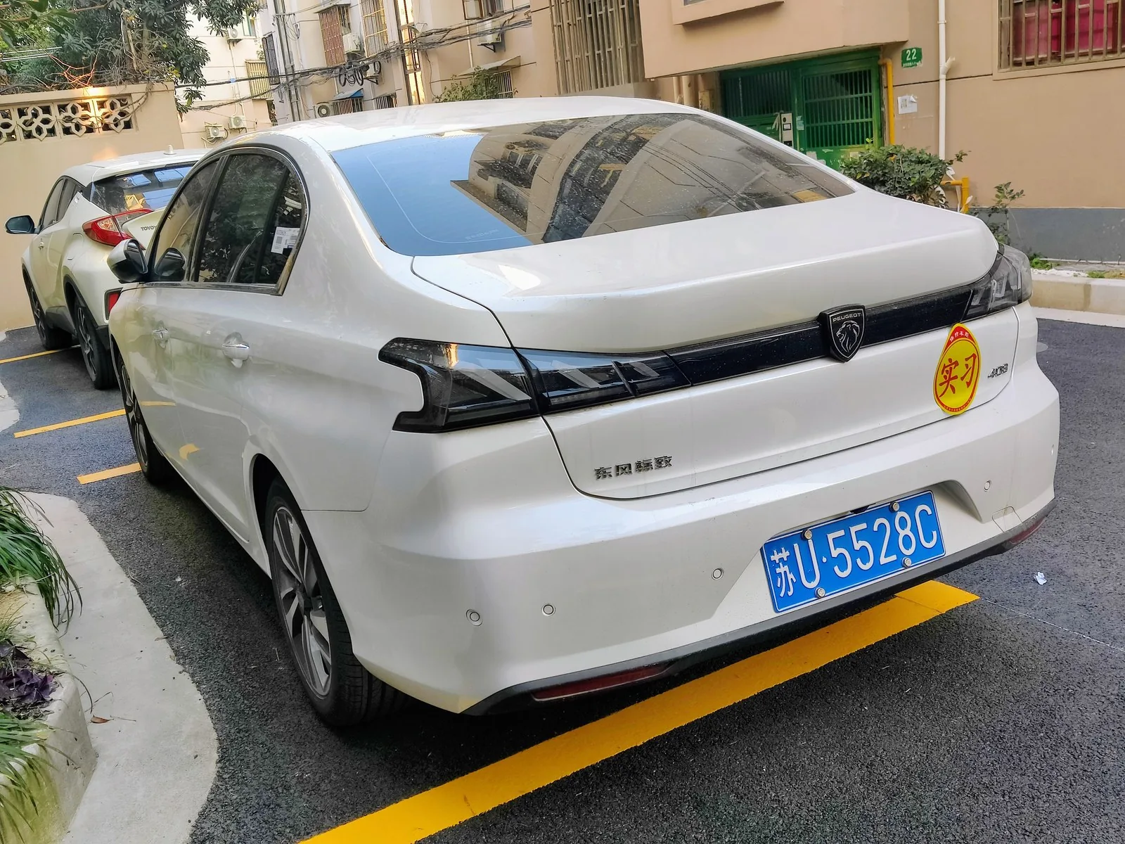 Peugeot 408