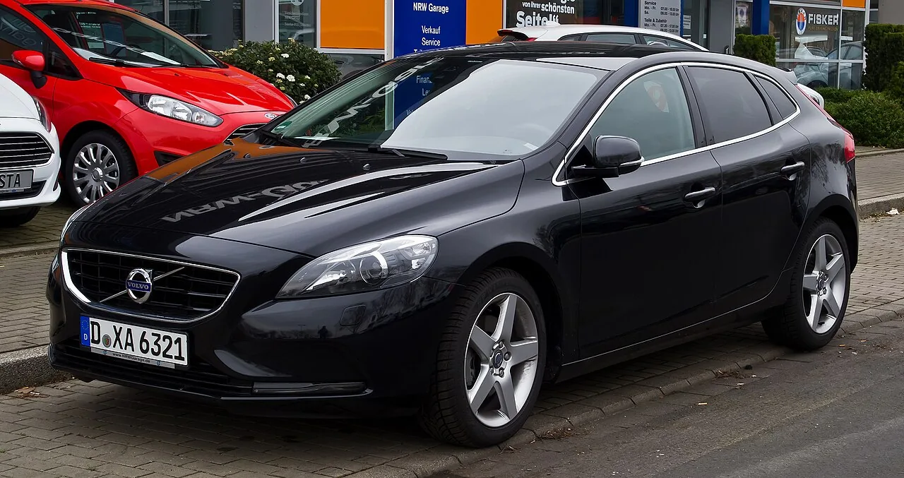Volvo V40 II